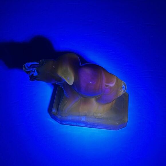 Vintage Boyd Glass Figurine Yellow Zack the Elephant Cornsilk Slag Cadmium Glow - Picture 9 of 10